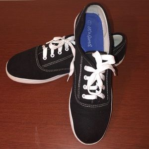 Women’s black shoes